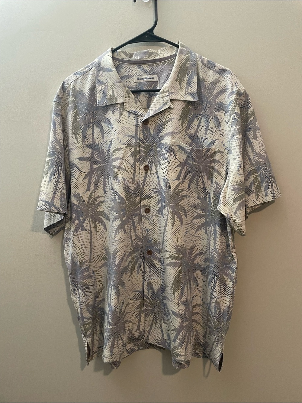 Tommy Bahama button down Men’s XL, 70% silk